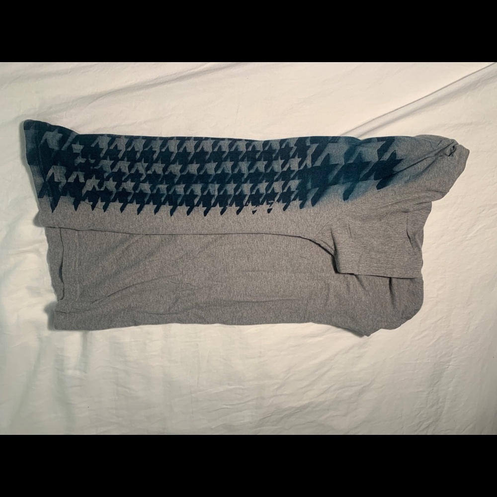 Hand-Printed V-Neck Shirt - Picture 3 of 4